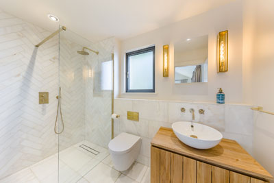 Studio en-suite bathroom